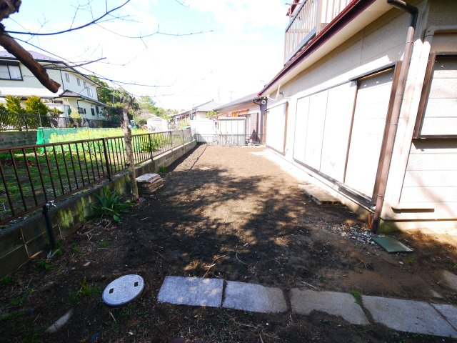 茂原市清水　中古戸建の庭|内装リフォーム済み令和6年2月 平成7年9月築 ２LDK リビング約13.5帖 カーポート1台