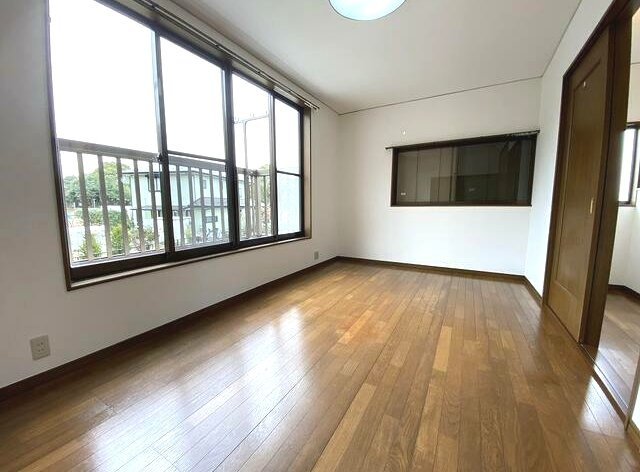 茂原市清水　中古戸建の洋室|内装リフォーム済み令和6年2月 平成7年9月築 ２LDK リビング約13.5帖 カーポート1台