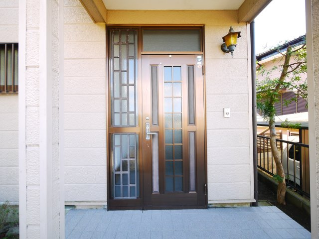 茂原市清水　中古戸建の玄関|内装リフォーム済み令和6年2月 平成7年9月築 ２LDK リビング約13.5帖 カーポート1台