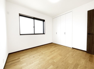 【洋室】 | 伏見区久我本町③号地　12区画　築後未入戸建 | 【洋室6.12帖】どのお部屋にも収納がしっかり完備されていますので、荷物が片付いてお部屋が広く使えますね。