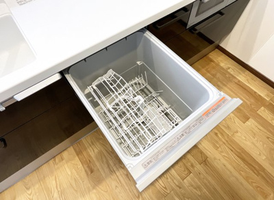 【キッチン】 | 伏見区久我本町③号地　12区画　築後未入戸建 | 【食器洗浄乾燥機】食器を洗う時間が省けるので、自由時間が増えますね。