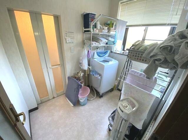 茂原市真名　中古戸建の独立洗面台|６LDK 敷地約324坪 別棟平家５DKガレージ+作業所付きワイドバルコニー リビング約16.2帖