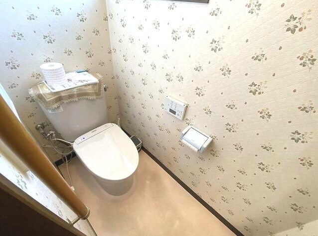 茂原市真名　中古戸建のトイレ|６LDK 敷地約324坪 別棟平家５DKガレージ+作業所付きワイドバルコニー リビング約16.2帖