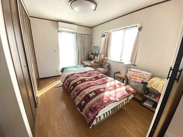茂原市真名　中古戸建の洋室|６LDK 敷地約324坪 別棟平家５DKガレージ+作業所付きワイドバルコニー リビング約16.2帖