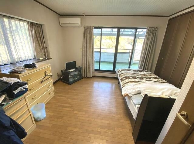 茂原市真名　中古戸建の洋室|６LDK 敷地約324坪 別棟平家５DKガレージ+作業所付きワイドバルコニー リビング約16.2帖
