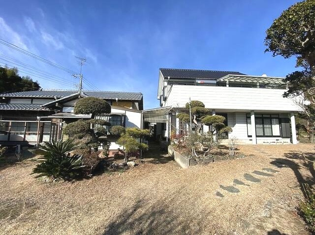 茂原市真名　中古戸建の庭|６LDK 敷地約324坪 別棟平家５DKガレージ+作業所付きワイドバルコニー リビング約16.2帖