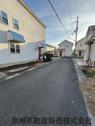 熊取町五門東1丁目　中古戸建の前面道路含む現地写真