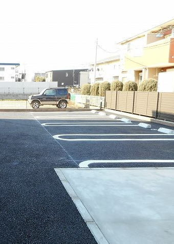 アンジュ・ブローテの駐車場