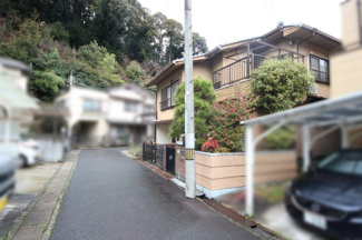 【前面道路含む現地写真】