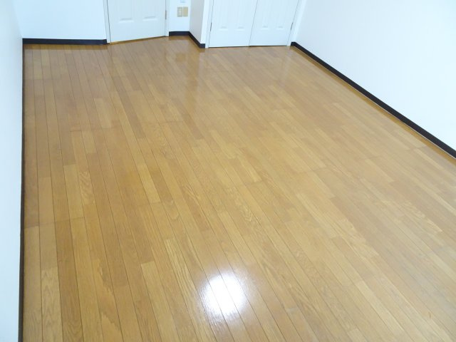 プチシャトー楽田の洋室