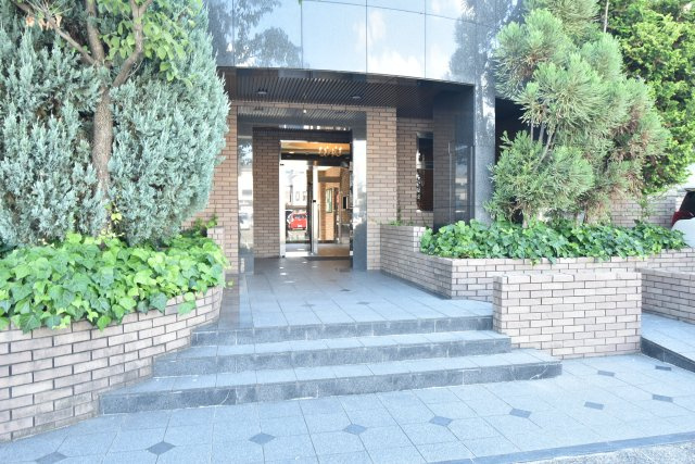 クラヴァス長岡京のエントランス