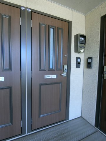 イーグルス・アイA棟の玄関