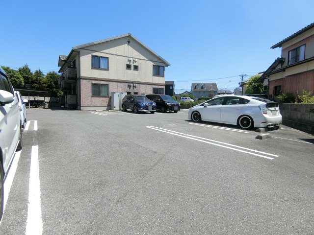 イーグルス・アイA棟の駐車場
