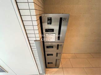 【その他共用部分】 | 大切な荷物をお預かり！宅配ボックスが設置されています！