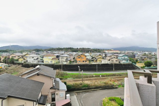 【展望】 | 前方に遮るものがない最上階からの見晴らしは抜群です！バルコニーからは大きな青空の眺めが最高です♪