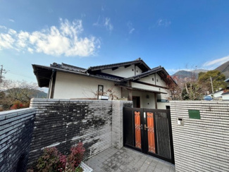 【外観】 | 安佐北区深川四丁目　戸建  | 中古戸建　JR「中深川駅」まで徒歩6分　「高陽中学校前」バス停まで徒歩6分