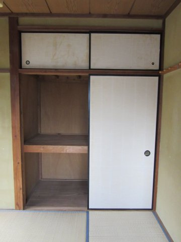 南美園町貸家の収納