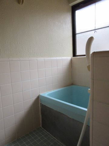南美園町貸家の浴室