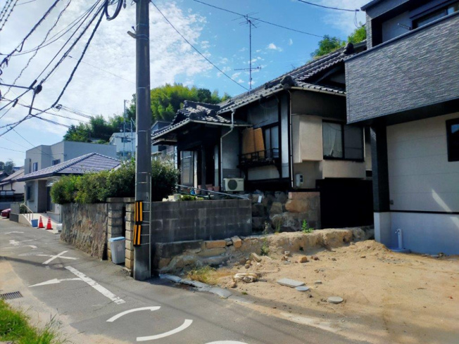 【前面道路含む現地写真】