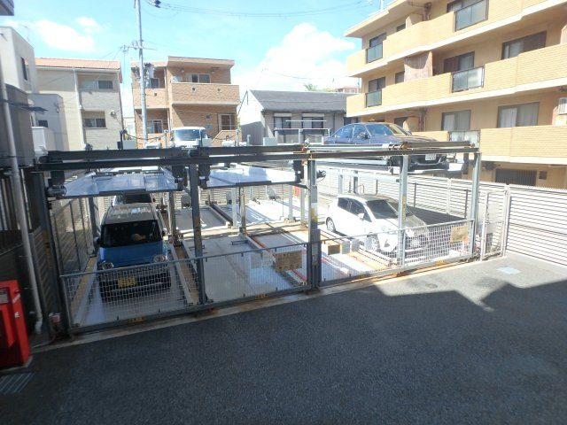 【駐車場】 | エスリード西宮北口第２ | 駐車場があるので、車を買う予定の方も安心です