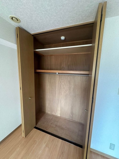 【収納】 | Salida仲町台/サリーダ仲町台 | 洋室6帖のお部屋にあるクローゼットです！お洋服もしわにならず、キレイに収納できます☆