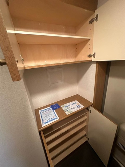 【玄関】 | Salida仲町台/サリーダ仲町台 | 玄関には上下タイプのシューズボックス付き！間のスペースは飾り棚や小物置き場として活用できます♪