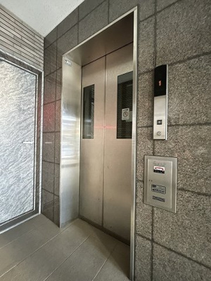 【その他共用部分】 | Salida仲町台/サリーダ仲町台 | エレベーター付き！荷物の多い日や疲れた日でも、2階までラクラク上がれます☆