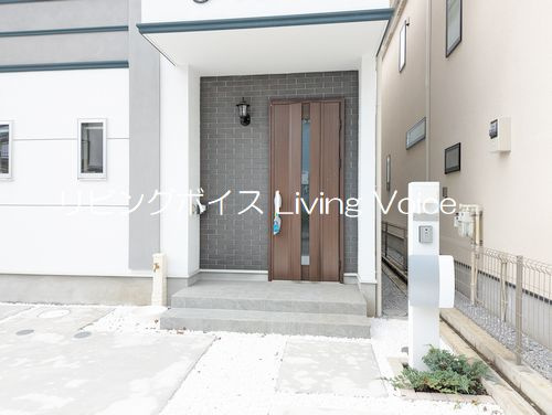 【エントランス】 | 【仲介手数料０円】藤沢市善行1丁目　2号棟　中古一戸建て | 施工例　藤沢市善行1丁目　中古一戸建て