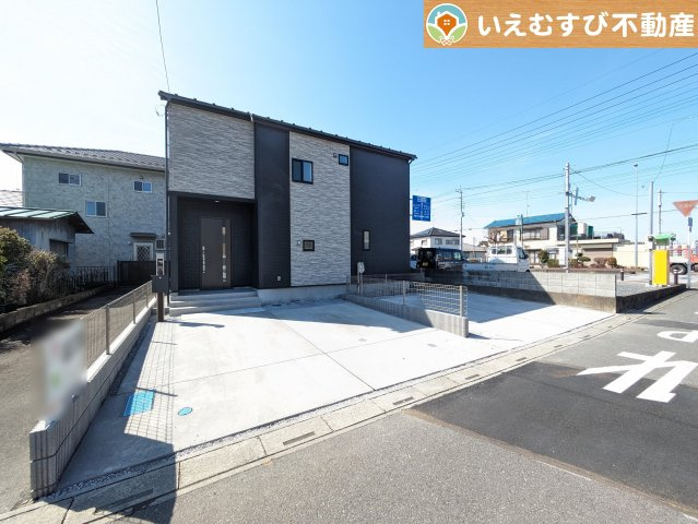 BLOOMING GARDEN　鴻巣市吹上本町2丁目の駐車場|2台駐車可能なスペース完備
しっかり舗装してある駐車スペースで天気が悪く足元が悪い日でも乗り降りしやすい♪