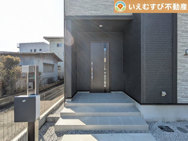 BLOOMING GARDEN　鴻巣市吹上本町2丁目のエントランス