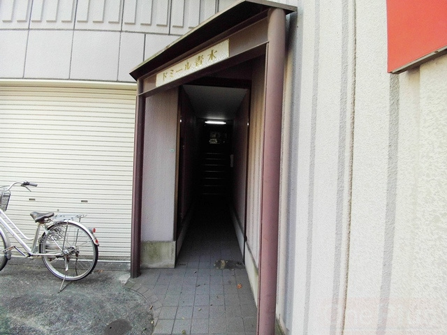 ドミール青木のエントランス