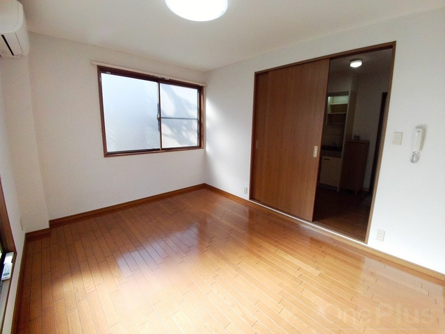 ドミール青木の洋室