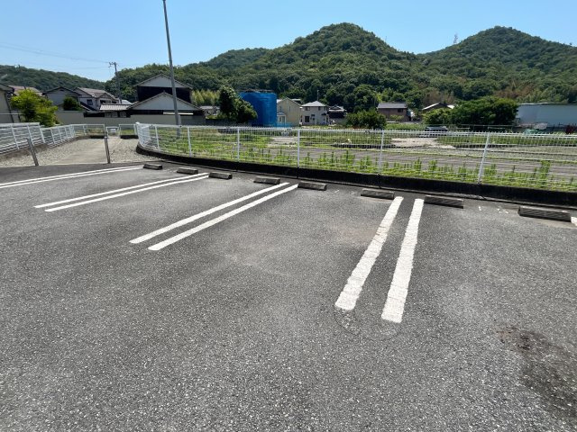 エテルナの駐車場