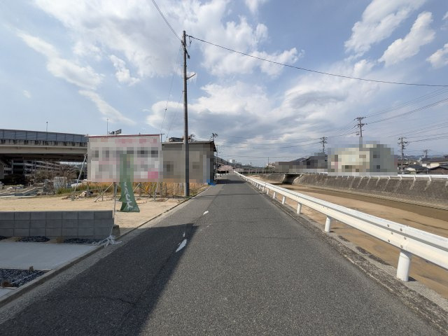 【前面道路含む現地写真】