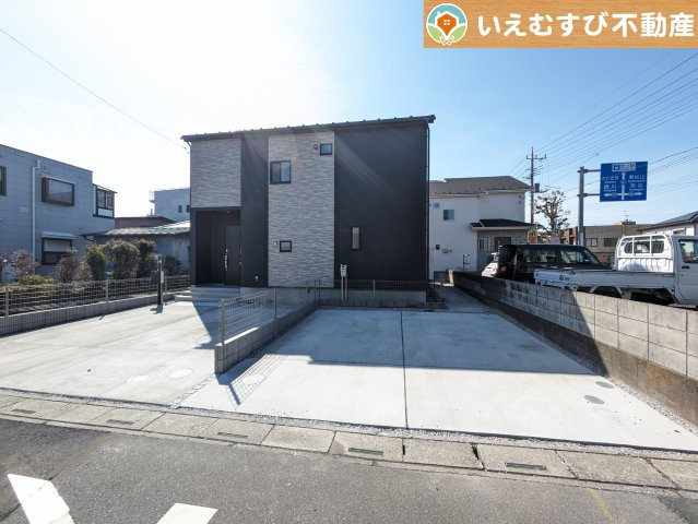 BLOOMING GARDEN　鴻巣市吹上本町2丁目の駐車場|2台駐車可能なスペース完備
しっかり舗装してある駐車スペースで天気が悪く足元が悪い日でも乗り降りしやすい♪