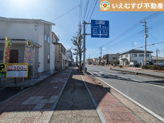 BLOOMING GARDEN　鴻巣市吹上本町2丁目の前面道路含む現地写真|安心の歩道に面した前面道路
玄関側は広々とした歩道に面しているのでお子様も安心♪通勤通学にも便利！