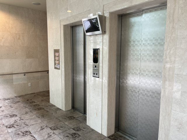 プレミスト大手さくら通りのその他共用部分|エレベータは２基あります。朝・夕の混雑の緩和に繋がります。