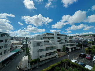 【展望】 | 目の前に遮る建物がないので眺望良好♪緑と青空、都心と自然が調和する景色を是非楽しんで下さい♪