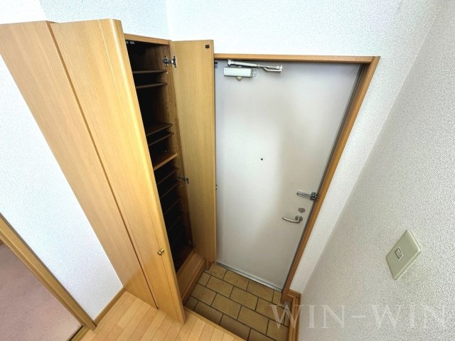 ミューズイン花中 Aの玄関