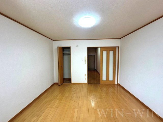 ミューズイン花中 Aの居間・リビング