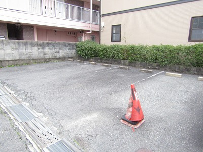 メゾンヴィータの駐車場