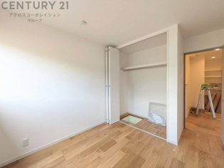 子供部屋…創造性や成長を促す遊びの空間を提供。学習や趣味に集中できる環境を整えます。個別のプライベートスペースは自己表現と自立心を育み、心地よい睡眠環境を整えリラックスできる場所を提供。