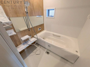 気密性と断熱性に優れ、外気の影響を受けにくく、浴室内の温度を一定に保ちやすいです。特に冬場は、暖房効率が高まり、快適なバスタイムを過ごせます。