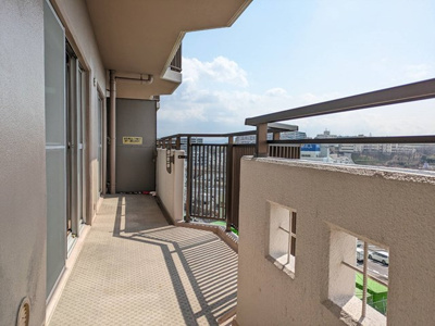 【バルコニー】 | 青葉丘マンション | エイブルにて取扱い可能な住宅ローンは、全部で10種類以上！お客様にピッタリの住宅ローンを当社のFPよりご案内させて頂きます。住宅ローンのご相談だけでも、お気軽にご相談下さいませ。