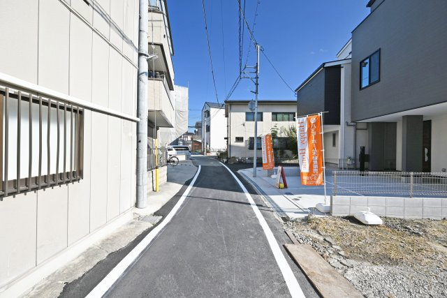 尼崎市杭瀬寺島1丁目新築一戸建て｜4LDK+並列駐車2台可の前面道路含む現地写真|北西側前面道路幅は約4.5ｍです。