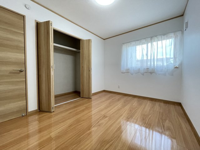 八戸市小中野7丁目の洋室