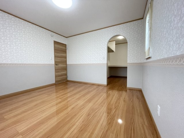 八戸市小中野7丁目の洋室