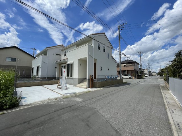 【前面道路含む現地写真】 | 熊谷市石原　いろどりアイタウン　新築戸建　全2棟　01号棟