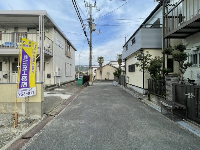 【建築条件付き土地】サン・タウン谷川１丁目の前面道路含む現地写真|前面道路含む現地写真です