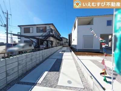 【駐車場】 | Livele Garden.S　鴻巣市箕田2期 | 車好きのパパも嬉しい車庫付邸宅
